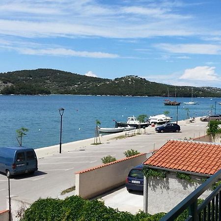 Waterfront Apartments Tisno Quarto foto